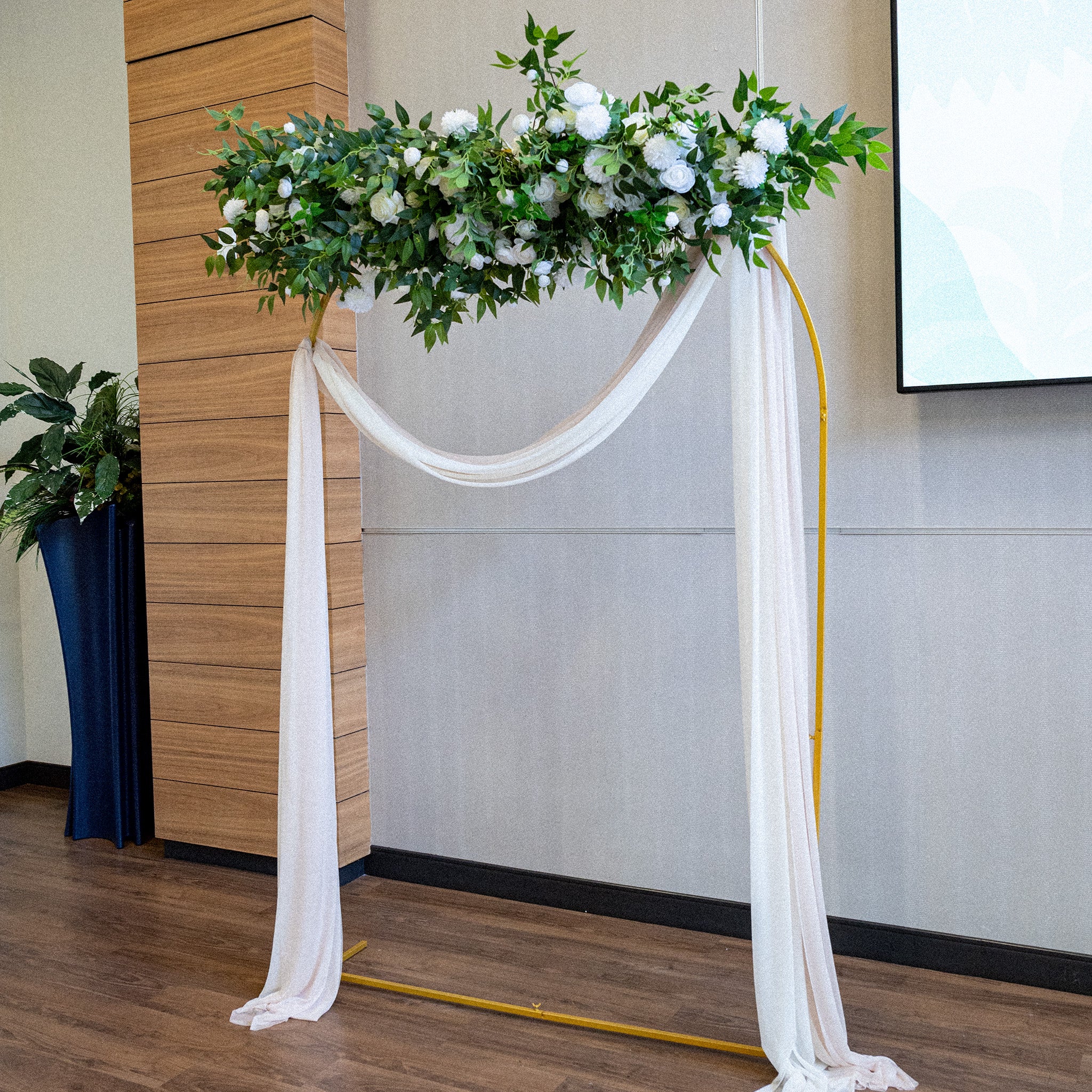 Ivory Dreams Large Arch Swag