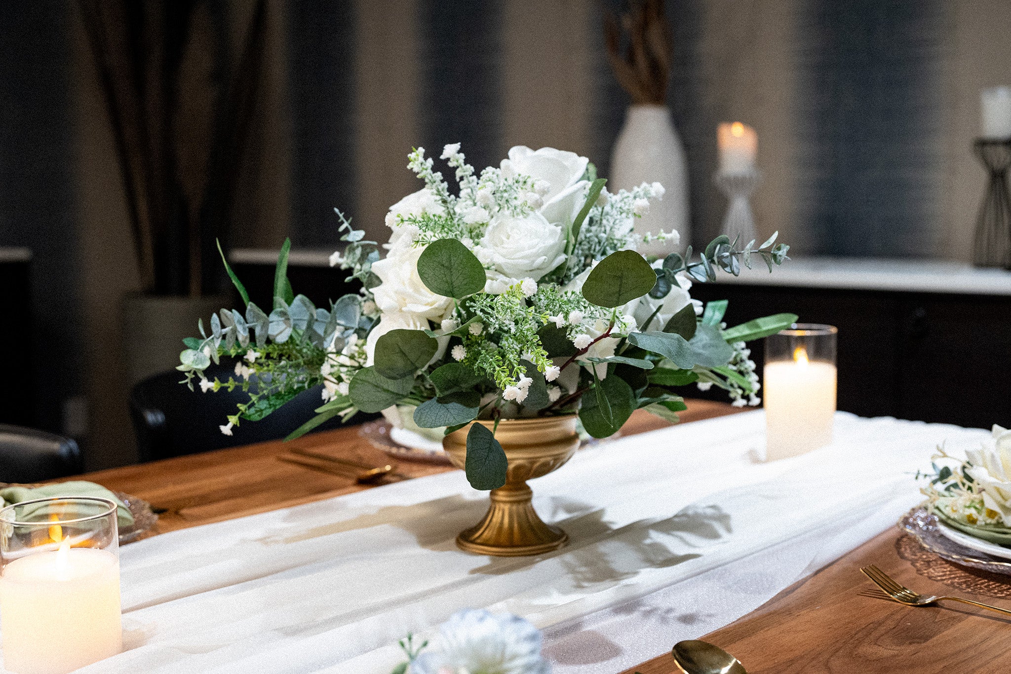 Ivory Dreams Table Centerpiece