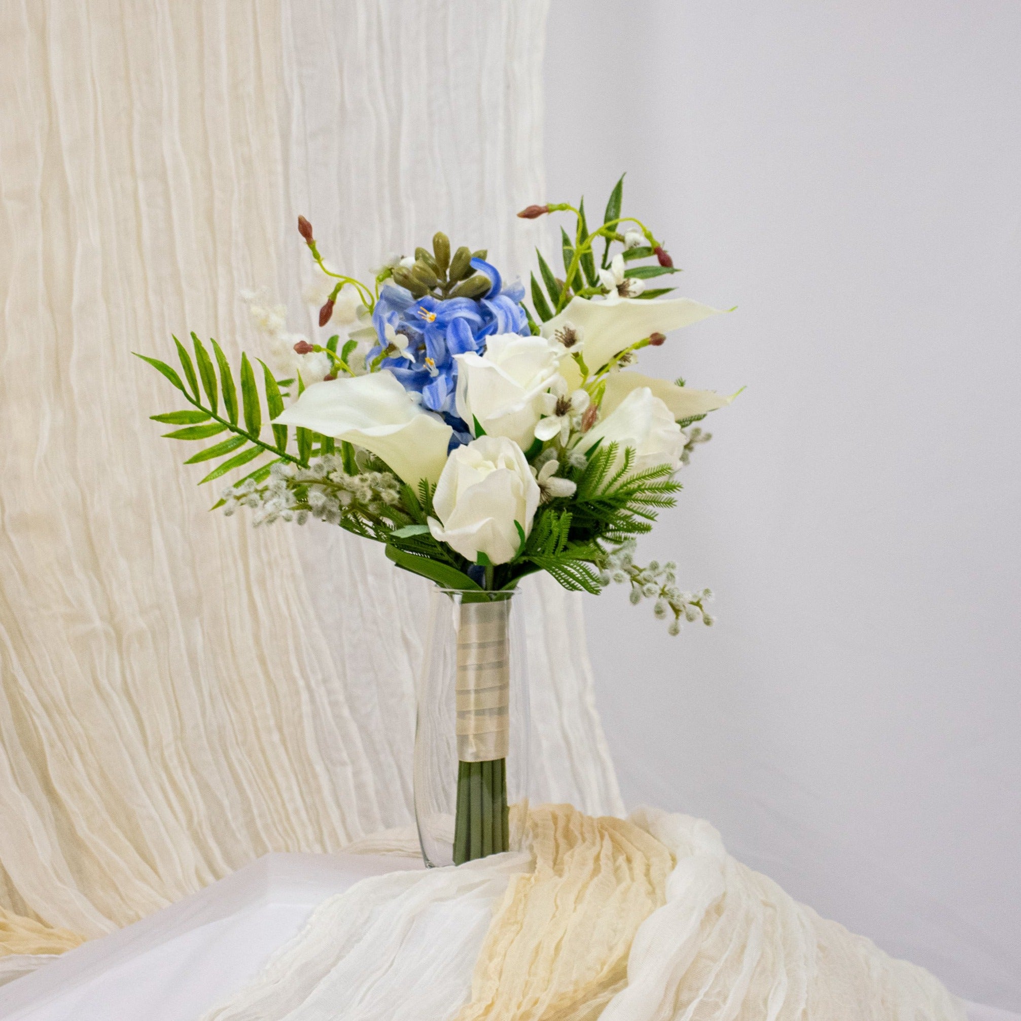 White &amp; blue melody bouquet - Clearance For Sale